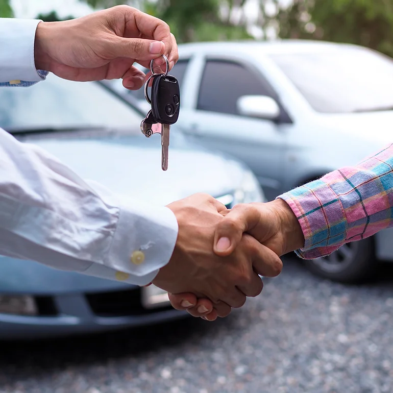 Comprar un auto de segunda es una opción más económica.